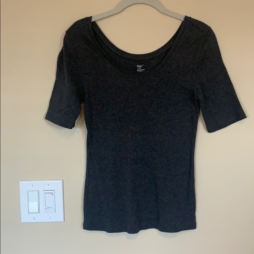 Gray short sleeve shirt